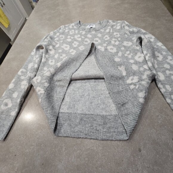 OLD NAVY Women's Grey White Leopard Print Long Sleeves Pullover Sweater - Medium - Picture 2 of 13